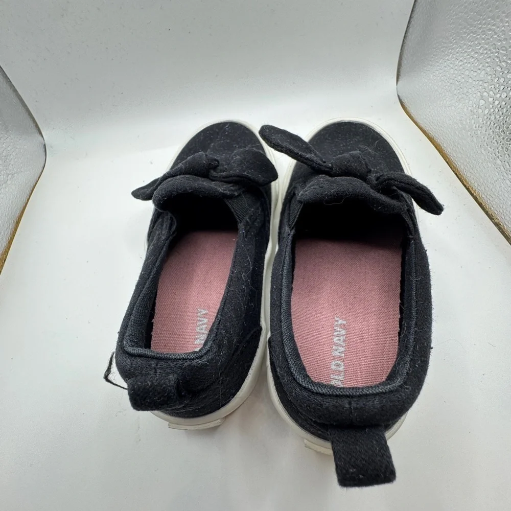 Old Navy Toddler Girl Size 9 Black and White Bow Slip-On Sneakers Shoes